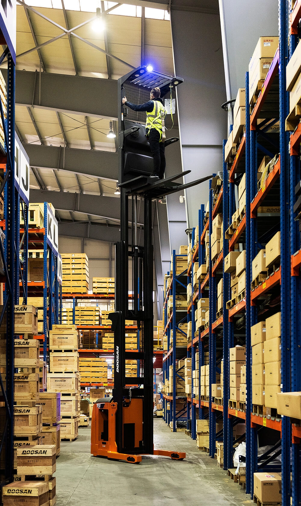 Ứng dụng của xe nâng Order Picker