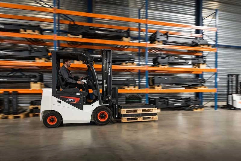 bobcat-b20nsc-xe-nang-dien-2-tan-7
