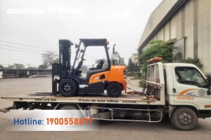 202503-ban-giao-xe-nang-dau-3-tan-d30nxp-doosan-doanh-nghiep-bao-duong-oto-2