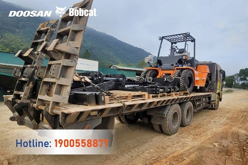 202503-ban-giao-xe-nang-doosan-10-tan-ha-tinh-01