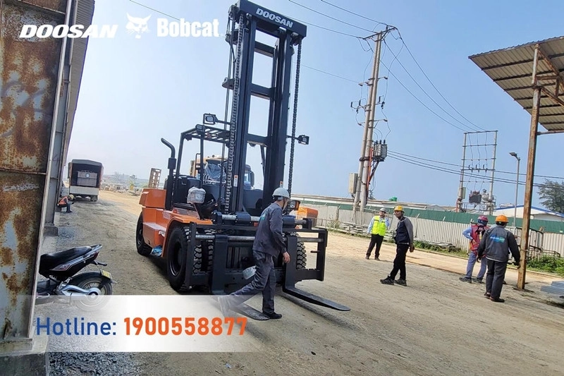 202503-ban-giao-xe-nang-doosan-10-tan-ha-tinh-04