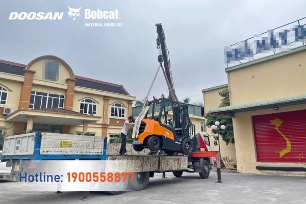 Bàn giao xe nâng dầu 3 tấn Doosan cho doanh nghiệp dược phẩm tại Hưng Yên