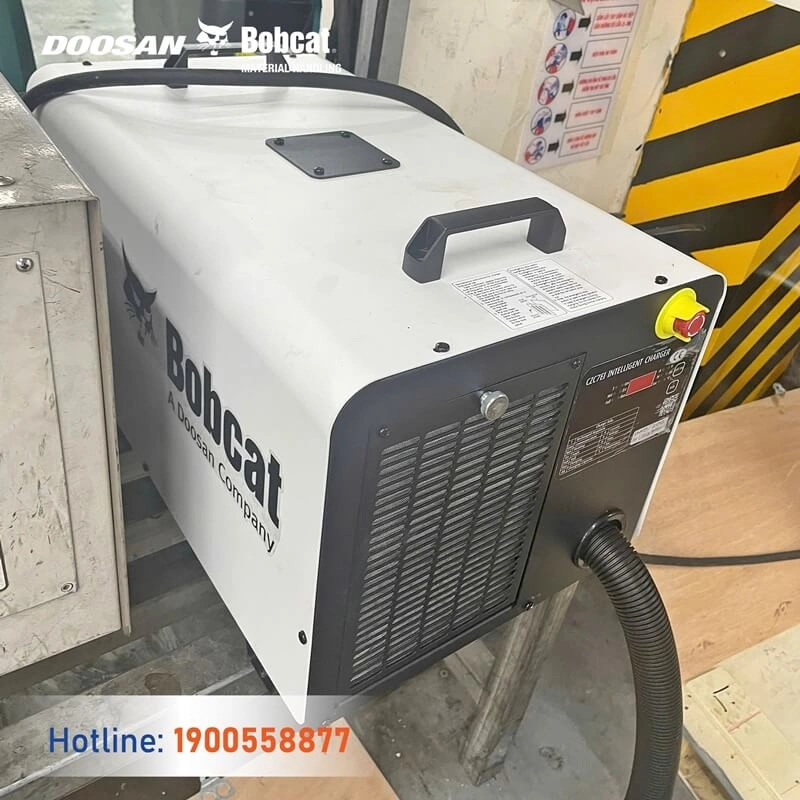 202506-ban-giao-xe-nang-dien-2-5-tan-bobcat-pin-lithium-5