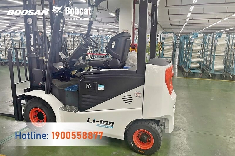 202506-ban-giao-xe-nang-dien-2-5-tan-bobcat-pin-lithium-7