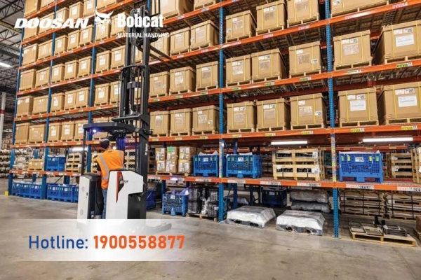 202506-xe-nang-dien-dung-lai-2-tan-reach-truck-bobcat-2