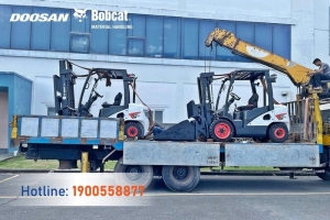 202507-ban-giao-3-xe-nang-dau-3-tan-d30s-7-bobcat-4