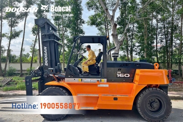 Bàn giao thành công xe nâng Doosan 16 tấn cho khách hàng ngành dầu khí tại Đồng Tháp