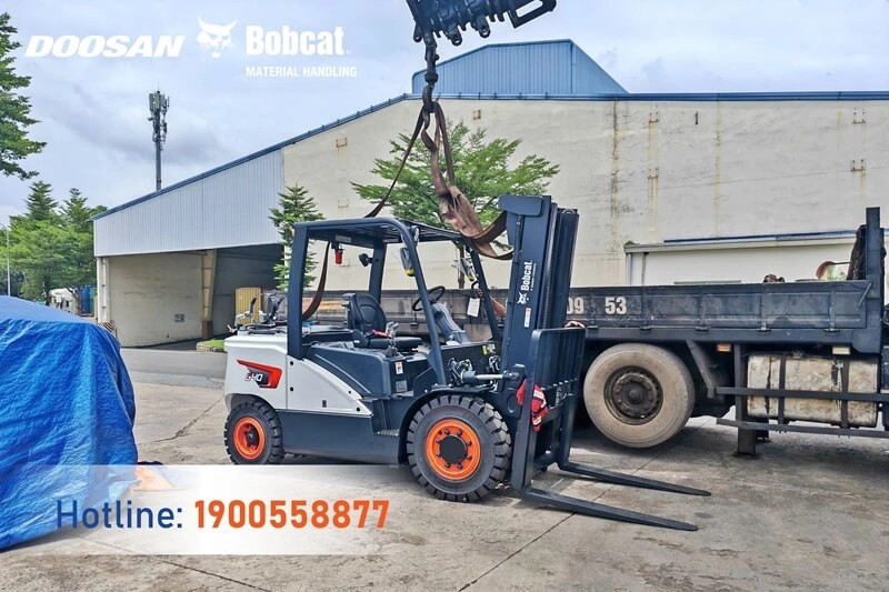 202508-ban-giao-xe-nang-gas-4-tan-bobcat-hyosung-dong-nai-3