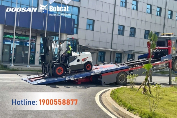 Bàn giao xe nâng dầu 5 tấn Bobcat D50SC-5 cho dự án nhiệt điện tại Hà Tĩnh
