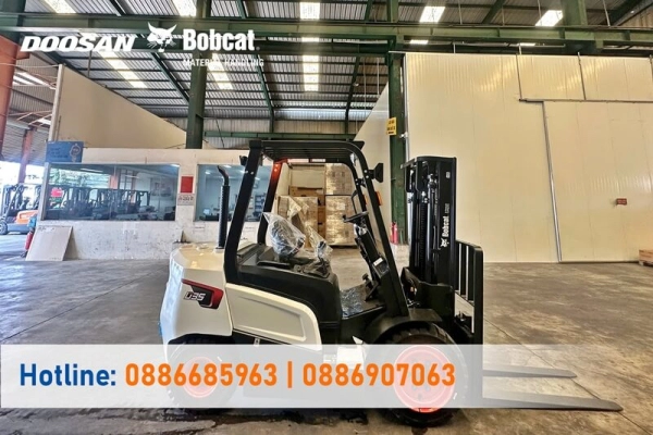 2025010-ban-giao-xe-nang-dau-3-5-tan-bobcat-phu-tho