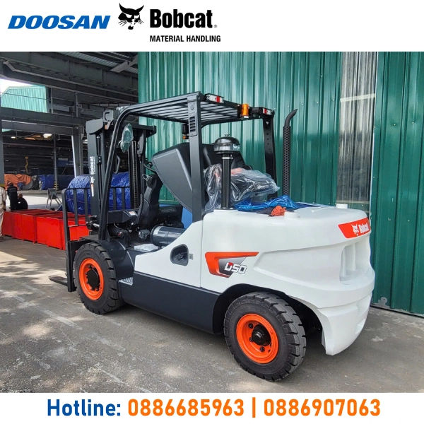ban-giao-xe-nang-dau-5-tan-bobcat-tai-hung-yen-t102025