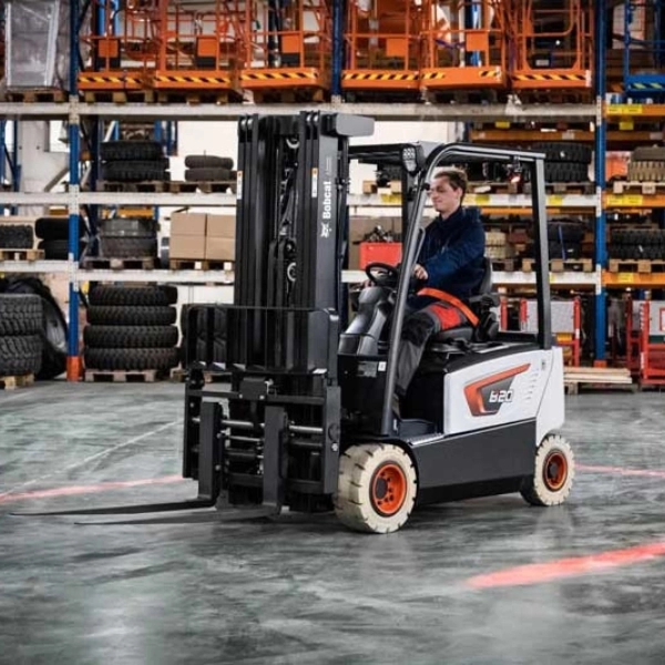 xe-nang-dien-2-tan-bobcat-1