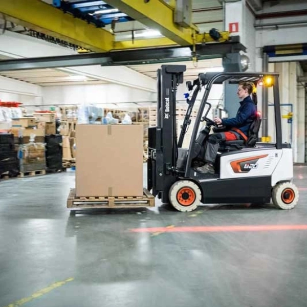 xe-nang-dien-2-tan-bobcat-2